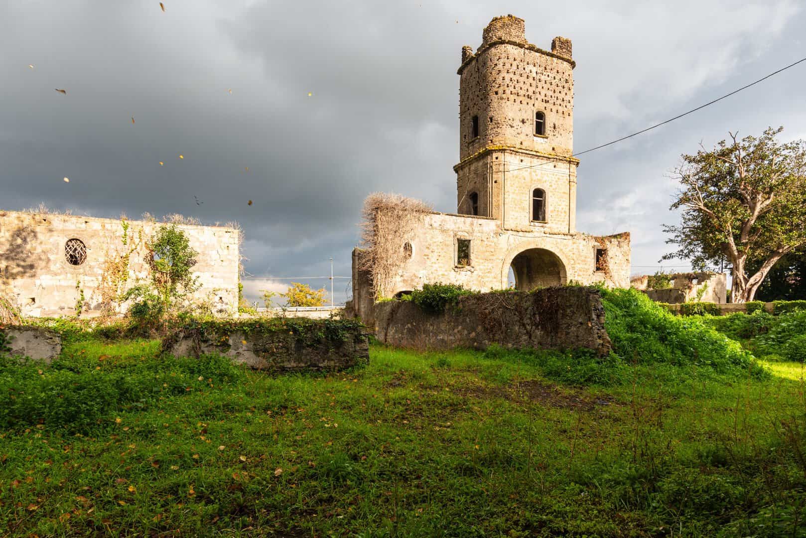 Villa Storica da Ristrutturare con Giardino a Sant’Anastasia (NA), Via Marra